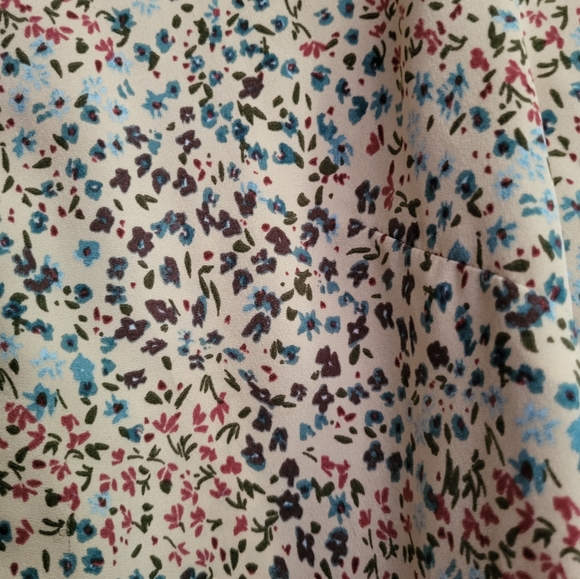 Flowers blouse - Picture 3 of 4